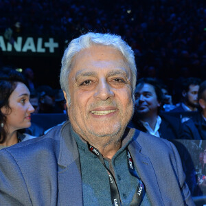 Enrico Macias lors du gala de boxe Univent à l'AccorHotels Arena de Paris pour le championnat du monde WBA le 15 novembre 2019. © Veeren / Bestimage