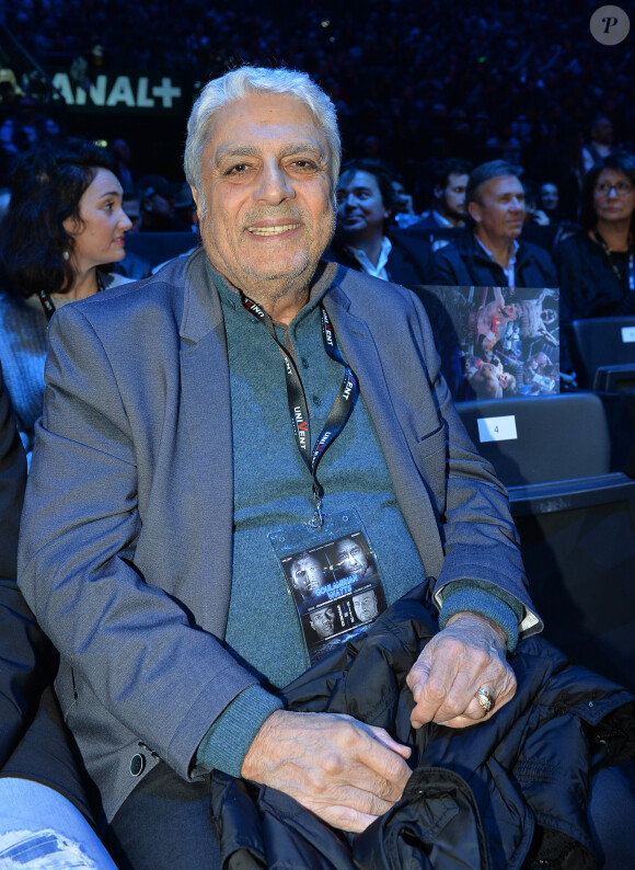 Enrico Macias lors du gala de boxe Univent à l'AccorHotels Arena de Paris pour le championnat du monde WBA le 15 novembre 2019. © Veeren / Bestimage