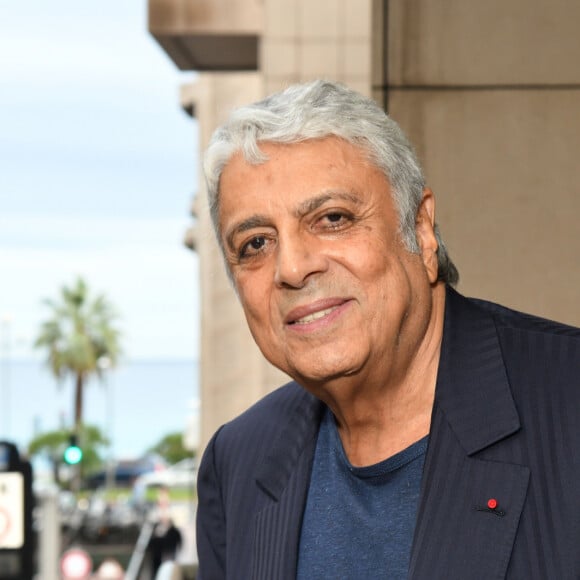 Exclusif - Enrico Macias en concert à Nice le 22 septembre 2019, dans le cadre de la 10ème édition de " Au Soleil des deux rives ". Cet événement est organisé par la Ville de Nice avec le concours des associations de Harkis et Pieds-Noirs au Jardin des Arènes de Cimiez. En raison des intempéries, la manifestation est reportée au 20 octobre prochain. Mais le concert d'Enrico Macias, programmé pour cette édition anniversaire, fut cependant maintenu mais dans la salle de spectacle du Palais de la Méditerranée. © Bruno Bebert/Bestimage