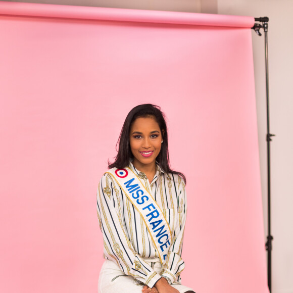 Exclusif - Rendez-vous avec Miss France 2020, Clémence Botino dans les locaux de Webedia lors d'une interview pour Purepeople à Levallois-Perret le 29 janvier 2020. © Tiziano da Silva/Bestimage