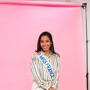 Exclusif - Rendez-vous avec Miss France 2020, Clémence Botino dans les locaux de Webedia lors d'une interview pour Purepeople à Levallois-Perret le 29 janvier 2020. © Tiziano da Silva/Bestimage