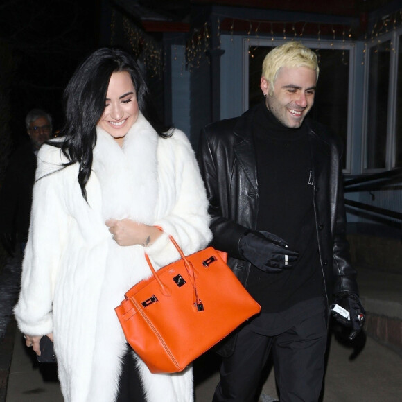 Exclusif - Demi Lovato et son compagnon Henri Levy sortent d'un dîner en amoureux à Aspen le 2 janvier 2019.