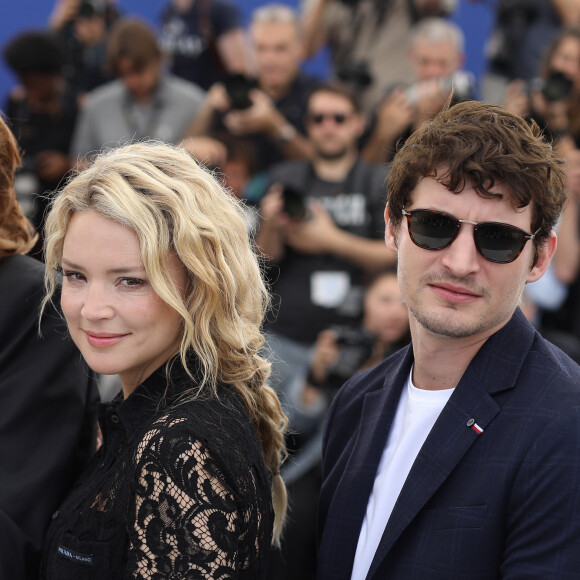 Virginie Efira et son compagnon Niels Schneider au photocall de "Sibyl" lors du 72ème Festival International du Film de Cannes, le 25 mai 2019. © Dominique Jacovides/Bestimage