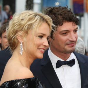 Virginie Efira et son compagnon Niels Schneider à la première de "Sibyl" lors du 72ème Festival International du Film de Cannes, le 24 mai 2019. © Denis Guignebourg/Bestimage