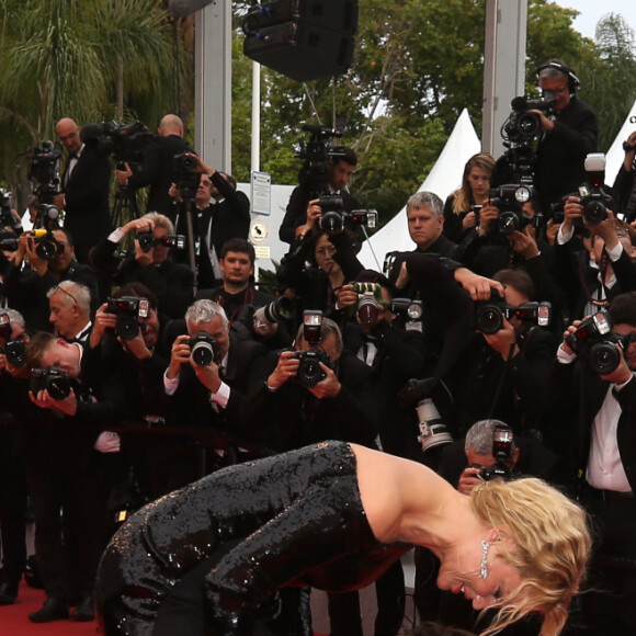 Virginie Efira et son compagnon Niels Schneider (accident de lacets) - Montée des marches du film "Sibyl" lors du 72ème Festival International du Film de Cannes. Le 24 mai 2019 © Jacovides-Moreau / Bestimage