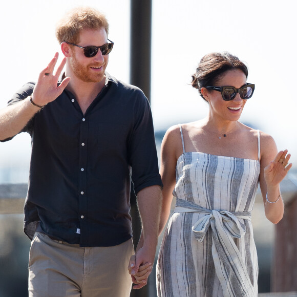 Le prince Harry, duc de Sussex, et Meghan Markle (enceinte), duchesse de Sussex, se promènent sur Kingfisher Bay Resort à Fraser Island, à l'occasion de leur voyage officiel en Australie. Le 22 octobre 2018