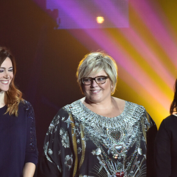 Exclusif  Philippe Dantin, Sandra Lou, Laurence Boccolini - Scène - Enregistrement de l'émission "Tout le monde chante contre le cancer...10 ans" au Zénith à Paris, qui sera diffusée sur W9 le 16 décembre. Le 1er décembre 2015 © Gorassini-Guizard / Bestimage