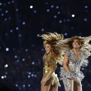 Jennifer Lopez et Shakira lors de la mi-temps du 54 ème Super Bowl au Hard Rock Stadium à Miami, Floride, Etats-Unis, le 2 février 2020. © Paul Kitagaki Jr./Zuma Press/Bestimage