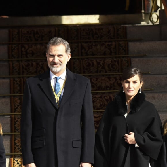 Le roi Felipe VI d'Espagne, la reine Letizia, la princesse Leonor des Asturies et l'infante Sofia arrivant au Congrès à Madrid le 3 février 2020 pour la cérémonie d'ouverture de la XIVe législature du Parlement espagnol.