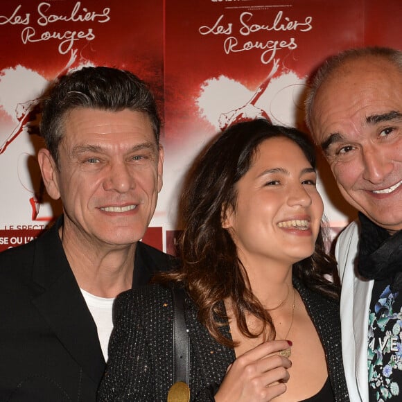 Marc Lavoine, sa compagne Line Papin et Pascal Nègre au photocall de la générale de presse du spectacle musicale "Les Souliers Rouges" aux Folies Bergères à Paris, France, le 4 février 2020. © Veeren/Bestimage