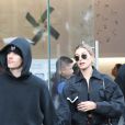 Justin Bieber et sa femme Hailey Bieber Baldwin (habillés tout en noir) sont allés faire du shopping au centre commercial "The Grove" à Los Angeles, le 11 janvier 202