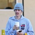 Justin Bieber prend un café sur le chemin du studio de danse à Los Angeles, le 1er février 2020.