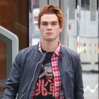 KJ Apa (Riverdale) : "Coup de foudre" pour une mystérieuse Française ?