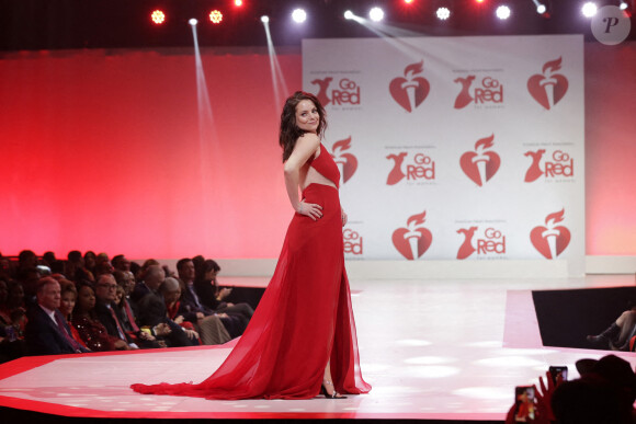 Kimberly Williams-Paisley participe au défilé "Go Red For Women" de l'American Heart Association au Hammerstein Ballroom. New York, le 5 février 2020.