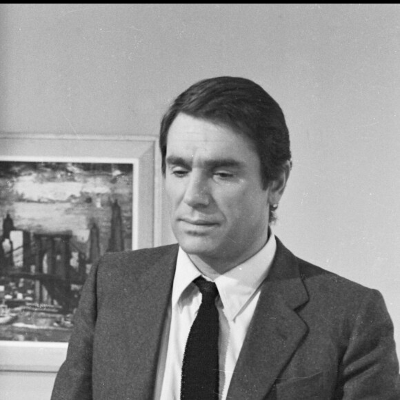 Robert Hossein en 1969 sur le tournage du film "Les belles aux boix dormantes".