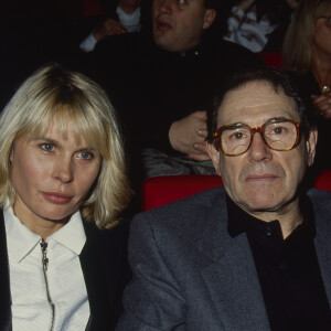 Archives - Robert Hossein et sa femme Candice Patou au théâtre en 1988 © Jean-Claude Woestelandt / Bestimage 01/00/1988 -