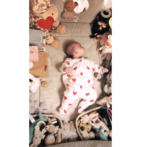 Alizée partage une photo de sa fille Maggy sur Instagram pour célébrer son premier mois. Le 28 décembre 2019.