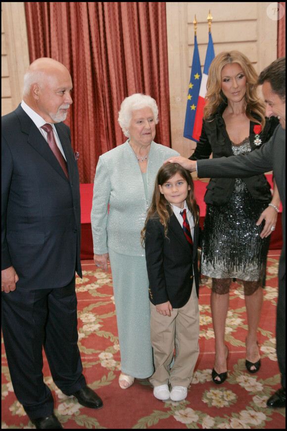 Céline Dion, sa mère Thérèse, René Angelil et leur fils René-Charles, le 23 mai 2008 à l'Elysée.