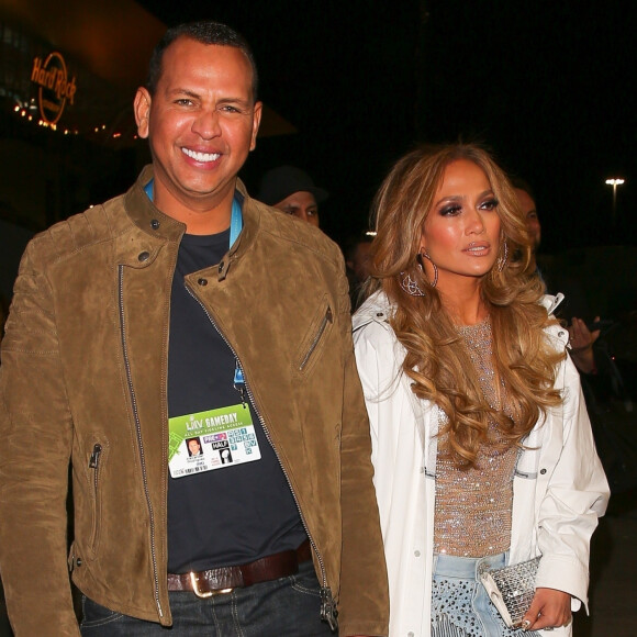 Exclusif - Jennifer Lopez quitte le Super Bowl 2020 après sa prestation sur scène avec son fiancé Alex Rodriguez à Miami le 2 février 2020.