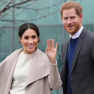 Le prince Harry et Meghan Markle visitent Catalyst Inc et rencontrent de jeunes entrepreneurs à Belfast le 23 mars 2018.