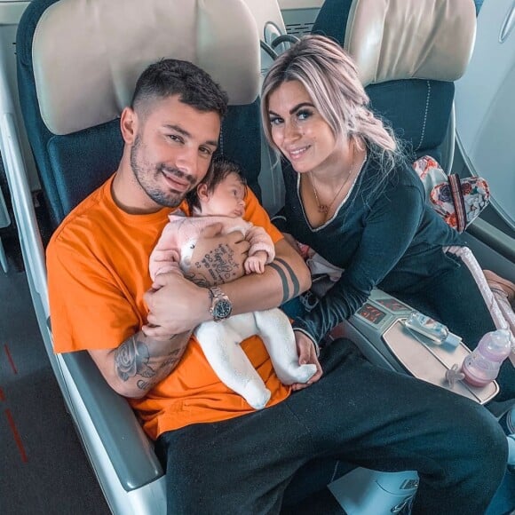 Carla Moreau, Kevin Guedj et Ruby dans un avion, le 13 novembre 2019
