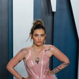 Paris Jackson assiste à la soirée "Vanity Fair Oscar Party" après la 92ème cérémonie des Oscars 2019 au Wallis Annenberg Center for the Performing Arts. Elle porte une robe Haute Couture, Atelier Versace. Los Angeles, le 9 février 2020.