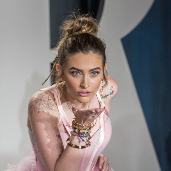 Paris Jackson assiste à la soirée "Vanity Fair Oscar Party" après la 92ème cérémonie des Oscars 2019 au Wallis Annenberg Center for the Performing Arts. Elle porte une robe Haute Couture, Atelier Versace. Los Angeles, le 9 février 2020.