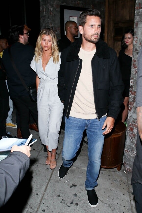 Sofia Richie et son compagnon Scott Disick sortent main dans la main du club No Name à Los Angeles, le 25 avril 2019. Sofia Richie and Scott Disick look somber as they leave No Name in Los Angeles. Scott is seen leading the way to the car as he holds his girlfriend Sofia's hand, but something seems to be bothering Sofia as she looks down with a sad look. 25th april 2019.25/04/2019 - Los Angeles