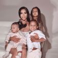 Kim Kardashian et trois de ses enfants, Chicago, Saint et North West. Novembre 2019.