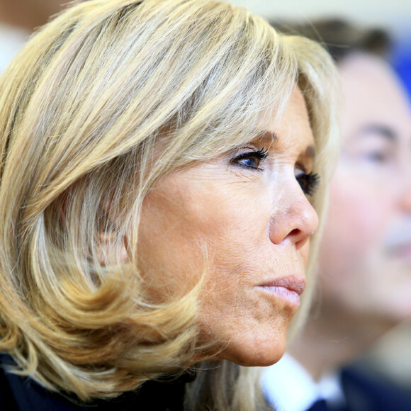 La première dame Brigitte Macron visite l'Institut national des jeunes sourds de Metz le 12 février 2020. © Mao / Panoramic / Bestimage