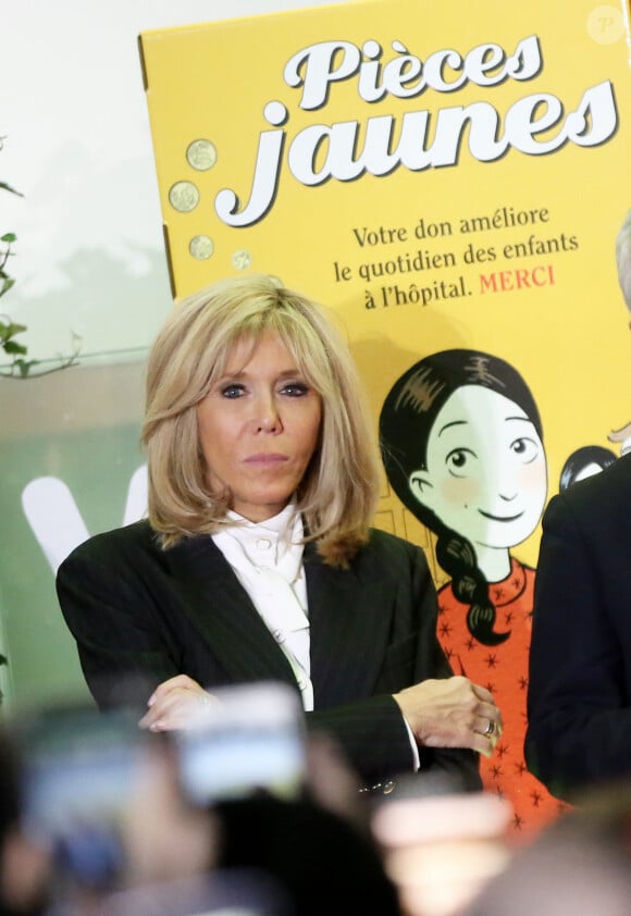 Brigitte Macron (Présidente de la Fondation Hôpitaux de Paris-Hôpitaux de France) et Didier Deschamps, parrain de l'opération Pièces Jaunes 2020 lors du lancement de la 31ème édition de l'opération Pièce Jaunes au Centre Hospitalier Régional d'Orléans le 8 janvier 2020. © Dominique Jacovides / Bestimage