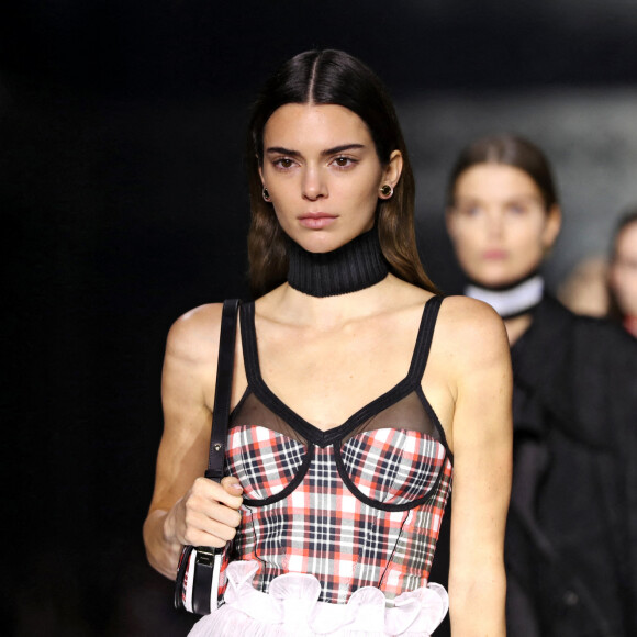 Kendall Jenner défile pour Burberry (défilé Burberry, collection automne-hiver 2020-2021) à l'Olympia London. Londres, le 17 février 2020.