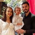 Morgan Sanson, milieu de terrain de l'Olympique de Marseille, et sa compagne Marie, ici avec leur fille Julia lors des fêtes de fin d'année 2019 (photo Instagram), ont annoncé le 18 février 2020 la naissance de leur deuxième fille, Jade.