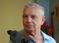 Cet homme est magnétique ! Et c'est à prendre au pied de la lettre !