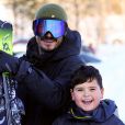 Exclusif - Orlando Bloom et son fils Flynn partent skier sur les pistes de Aspen le 2 janvier 2020.