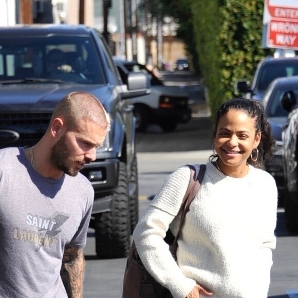 Matt Pokora et sa compagne Christina Milian se baladent avec leur fils Isaiah dans le quartier de West Hollywood à Los Angeles. La petite famille est allée déjeuner chez Fred Segal. Le 11 février 2020