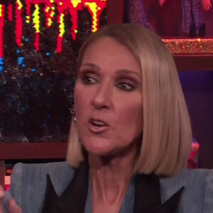 Céline Dion est sur le plateau de l'émission Watch What Happen Live. Elle révèle qu'elle n'a pas eu de compagnon depuis le décès de son mari en 2016.
