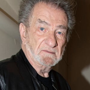 Exclusif - Backstage - Eddy Mitchell - La Nuit de la Déprime revient aux Folies Bergère, le 3 février 2020. A quelques jours de la Saint-Valentin, on retrouve sur scène les chanteurs les plus déprimants et les humoristes les plus badants, pour pleurer (de rire). " A quoi sert de courir après le bonheur alors que la déprime est à portée de main" ! Voici le mantra de la Nuit de la déprime de R.Mezrahi. Depuis 8 ans, ce rendez-vous placé sous le signe du désespoir est une soirée incontournable à quelques jours de la Saint-Valentin.&8232;L'édition 2020 de la Nuit de la Déprime se tient aux Folies Bergère le lundi 3 février 2020 dès 20h. Le froid, la pluie et la Saint-Valentin vous filent le cafard. Bah cette soirée ne va rien arranger et c'est le but. Toute la soirée, chansons tristes et humour noir sont de la partie, pour nous faire sortir les mouchoirs et pleurer en cœur. R.Mezrahi prévient même "tous vos chanteurs préférés viendront chanter leurs chansons les plus tristes". V.Delerm et le chef M.Veyrat se chargent d'assurer le duplex depuis les coulisses. © Pierre Perusseau / Bestimage  Exclusive - for Germany please call for price - No Web Belgique Suisse03/02/2020 - Paris