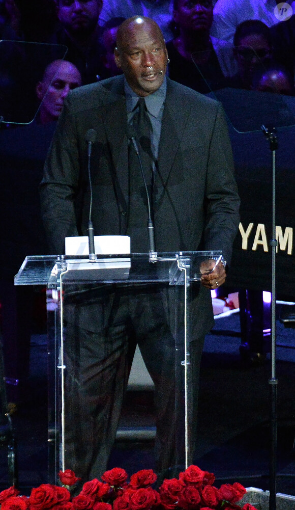 Michael Jordan livre un discours émouvant lors de l'hommage à Kobe Bryant et sa fille Gianna au Staples Center de Los Angeles, le 24 février 2020.