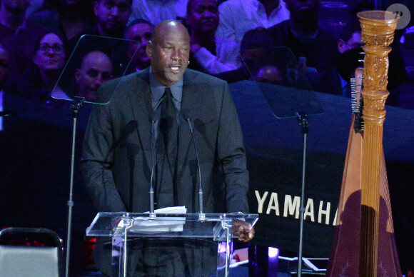 Michael Jordan livre un discours émouvant lors de l'hommage à Kobe Bryant et sa fille Gianna au Staples Center de Los Angeles, le 24 février 2020.