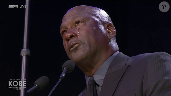 Michael Jordan, ému aux larmes, rend hommage à Kobe Bryant au Staples Center de Los Angeles, le 24 février 2020. La star de basket est décédée dans un accident d'hélicoptère, le 26 janvier 2020 à Calabasas, aux côtés de sa fille de 13 ans, Gianna, et de sept autres personnes.