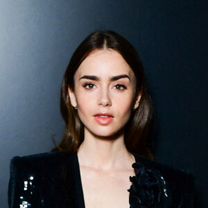 Lily Collins assiste au défilé de mode Saint Laurent, collection prêt-à-porter automne-hiver 2020/2021 à Paris le 25 février 2020.