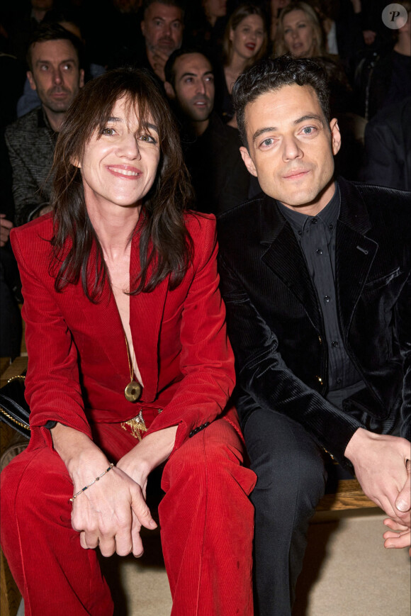 Charlotte Gainsbourg et Rami Malek assistent au défilé de mode Saint Laurent, collection prêt-à-porter automne-hiver 2020/2021 à Paris le 25 février 2020.