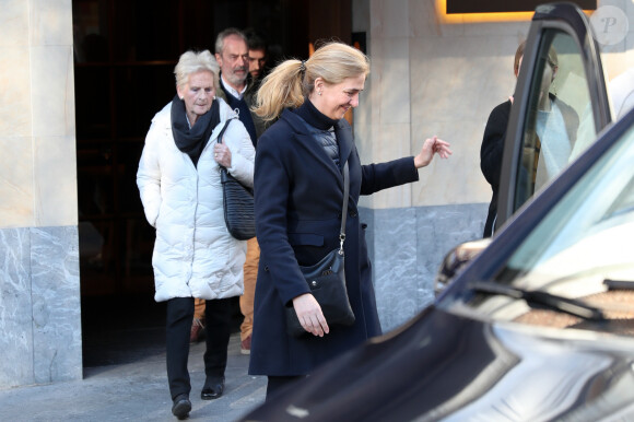 Iñaki Urdangarin, sa femme l'infante Cristina d'Espagne et sa mère Claire Liebaert à la sortie d'un restaurant de Vitoria le 20 février 2020. Le beau-frère du roi Felipe VI profitait du dernier jour de sa permission de sortie.