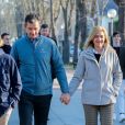 Iñaki Urdangarin et sa femme l'infante Cristina d'Espagne lors d'une promenade en famille à Vitoria, le 25 décembre 2019.