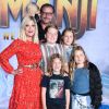 Tori Spelling, son mari Dean McDermott et leurs enfants Finn, Jack, Stella, Liam, Hattie et Beau - People à la première de "Jumanji: The Next Level" au théâtre Chinese dans le quartier d'Hollywood à Los Angeles, le 9 décembre 2019.