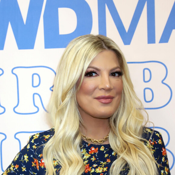 Tori Spelling lors de la mode "90's & 90210" au Mandalay Bay Convention Center de l'hôtel & Casino Mandalay Bay à Las Vegas, Nevada, Etats-Unis, le 6 février 2020.