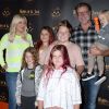 Tori Spelling avec son mari Dean McDermott et leurs enfants Finn, Hattie, Stella et Beau au photocall de "Nights of the Jack's Friends & Family" à Los Angeles, le 2 octobre 2019.