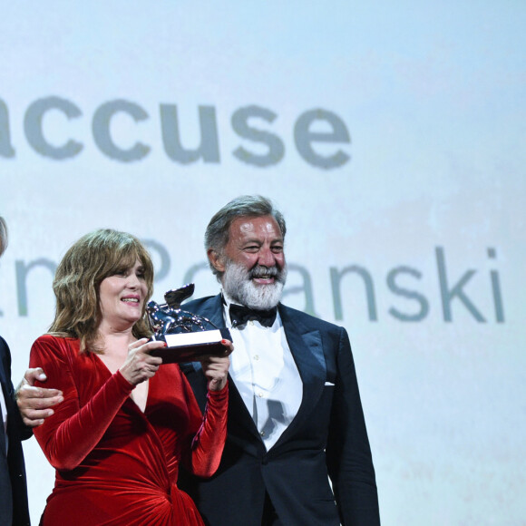 Alain Goldman, Emmanuelle Seigner (Grand Prix du Jury décerné à Roman Polanski pour "J'accuse"), Luca Barbareschi sur scène lors de la cérémonie de clôture du 76ème Festival International du Film de Venise (Mostra), le 7 septembre 2019.