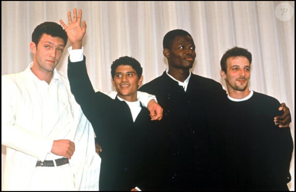 Archives - Vincent Cassel Saïd Taghmaoui, Hubert Kounde et Mathieu Kassovitz lors du festival international du film de Cannes. Présentation du film "La Haine". Mai 1995.